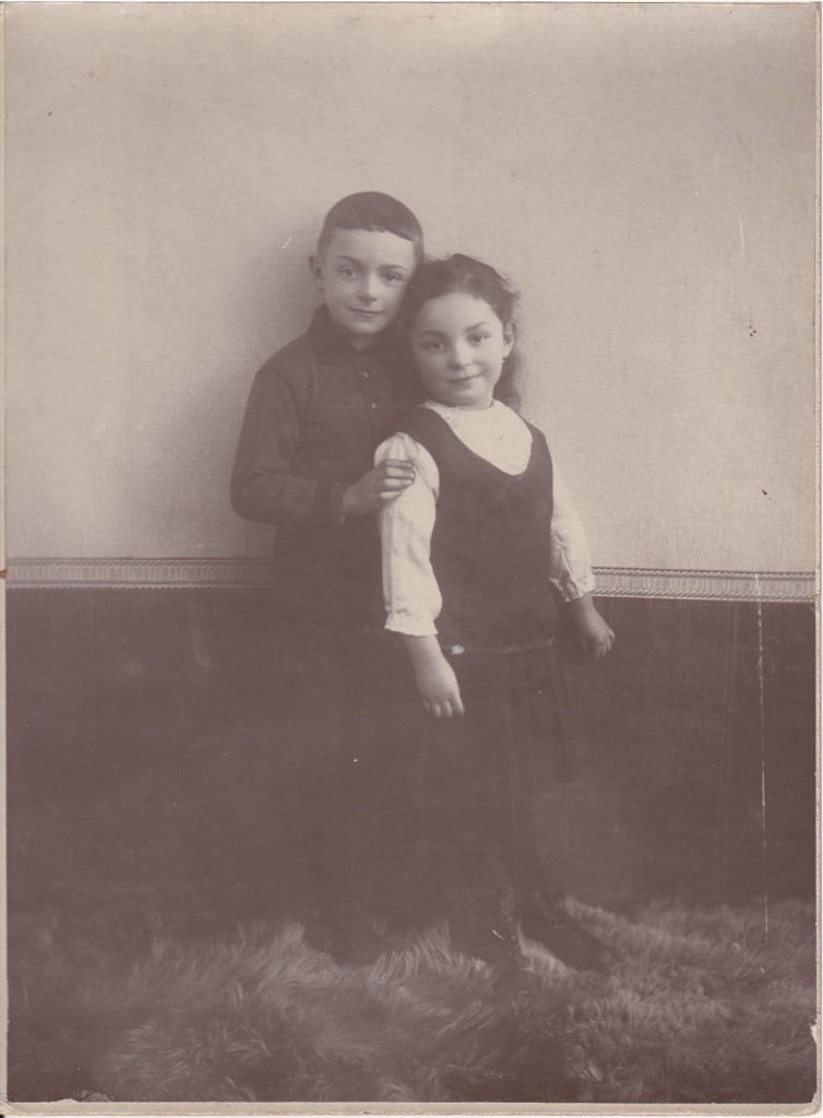 Anna and her brother Morris as children in Germany